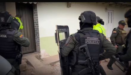 registro y allanamiento que permitió la captura de tres ciudadanos mediante orden judicial, requeridos por el delito de tentativa de homicidio agravado Estas personas eran reconocidas como los principales dinamizadores de delitos como el hurto