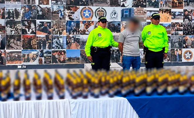Capturado y licor adulterado en Bogotá son custodiados por la Policía Nacional.