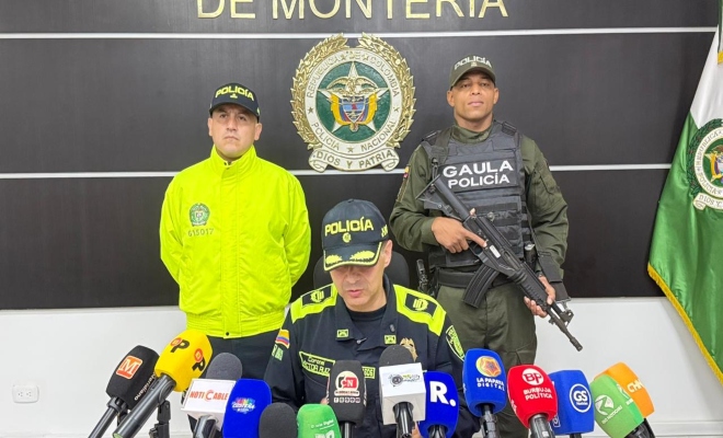 tres uniformados en rueda de prensa presentando el balance de la feria nacional de la ganader&iacute;a 