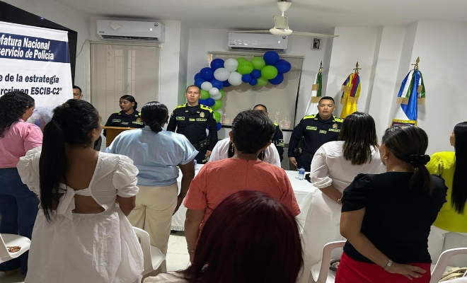nueve ciudadanas participando en clausura de participación ciudadana por parte de policía comunitaria  