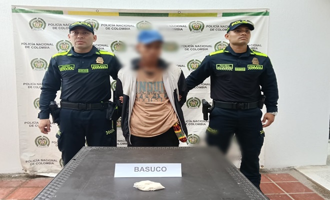 En operativo del Plan Cazador, la Policía Metropolitana de Neiva incautó 29 gramos de bazuco en el barrio Eduardo Santos. En operativo del Plan Cazador, la Policía Metropolitana de Neiva incautó 29 gramos de bazuco en el barrio Eduardo Santos.