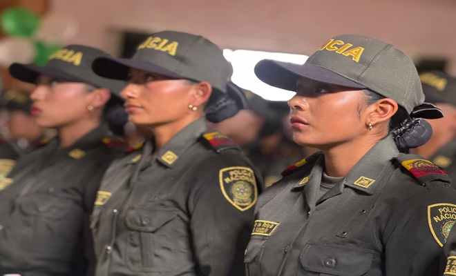 3 auxiliares de policía mujeres 