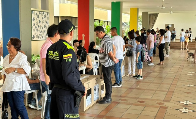 Polic&iacute;as y comunidad