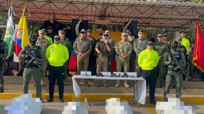 Presidente de la republica de Colombia junto al ministro de la defensa nacional y los se&ntilde;ores comandantes de la fuerza p&uacute;blica en declaraciones de la operaci&oacute;n Centinela de la Patria