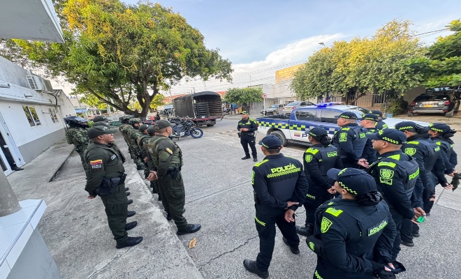 formaci&oacute;n de varios uniformados para realizar actividades  prevenci&oacute;n 