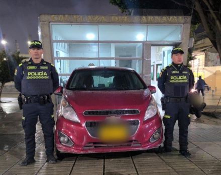 Recuperado vehículo hurtado e labores de patrullaje, registro y control realizadas por  personal adscrito al CAI Plaza del Carnaval