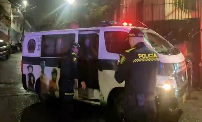 Patrulla de protecci&oacute;n a la infancia y la adolescencia con do integrantes de infancia 