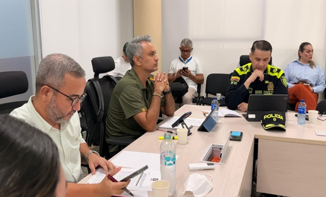 se&ntilde;or comandante H&eacute;ctor Ruiz Arias En compa&ntilde;&iacute;a de funcionarios representantes de entidades pol&iacute;tico administrativas