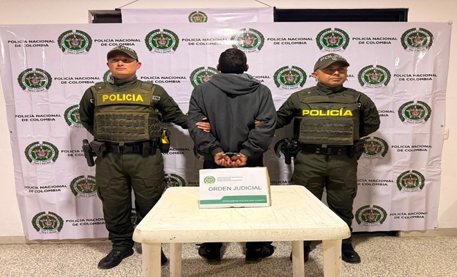 Un capturado por homicidio y dos policías