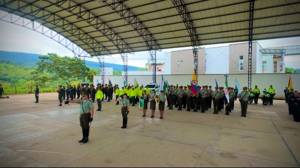 Policías en ceremonia