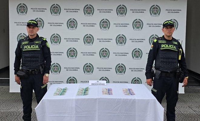 Mediante la modalidad de cambiazo de tarjeta, un hombre pretendía hurtar el dinero a una ciudadana de su cuenta bancaria. Mediante la modalidad de cambiazo de tarjeta, un hombre pretendía hurtar el dinero a una ciudadana de su cuenta bancaria.