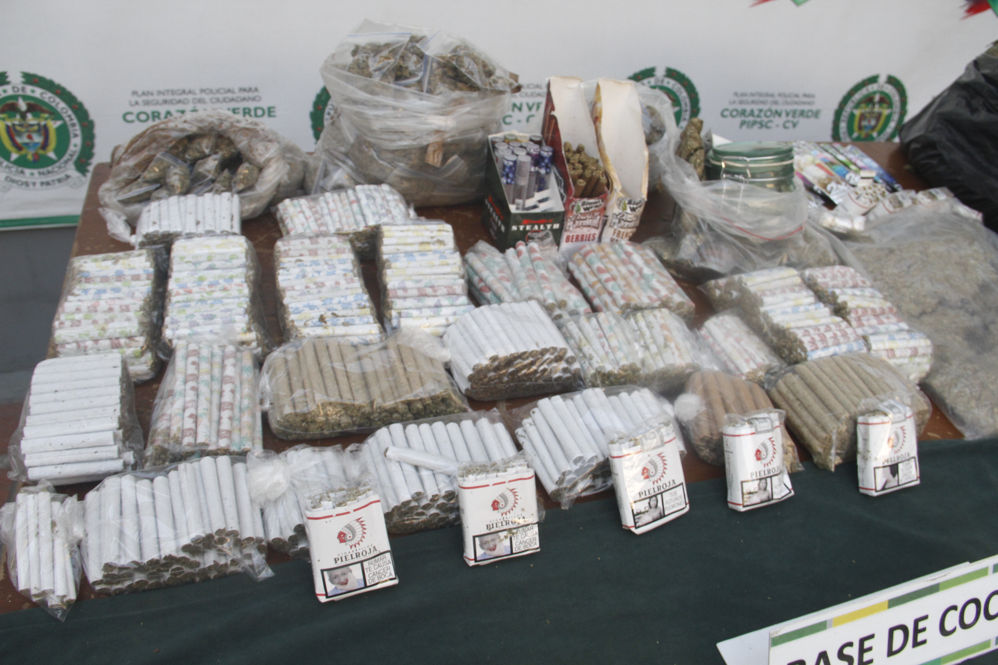 Policìa incauta cerca de 33 millones de pesos en estupefacientes Operativos para devolver tranquildiad a habitantes de la comuna cuatro en Cali