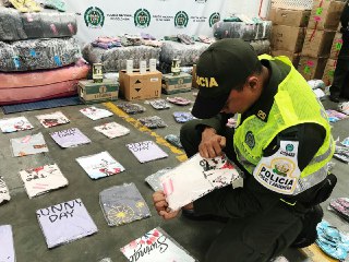 Acciones contra el contrabando Policía aprehende mercancía ilegal