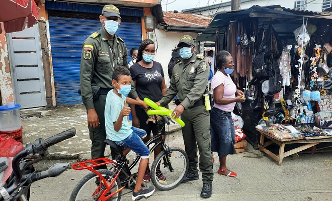 A Sofía y Santiago les regalamos bicicletas y cumplimos sus sueños. A Sofía y Santiago les regalamos bicicletas y cumplimos sus sueños.