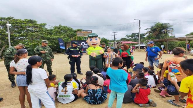 Jornadas l&uacute;dico-recreativas, entrega de &uacute;tiles escolares y proyecci&oacute;n de cine acercan a las instituciones con ni&ntilde;os, ni&ntilde;as y adolescentes de San Mart&iacute;n de Amacayacu.