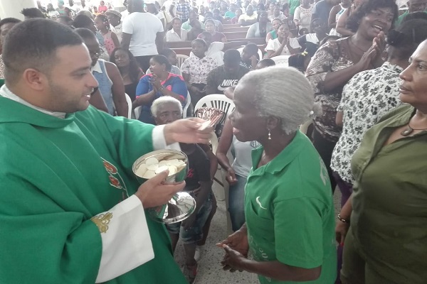 Vinculamos a los adultos mayores en actividades recreativas. Vinculamos-a-los-adultos-mayores-en-actividades-recreativas.