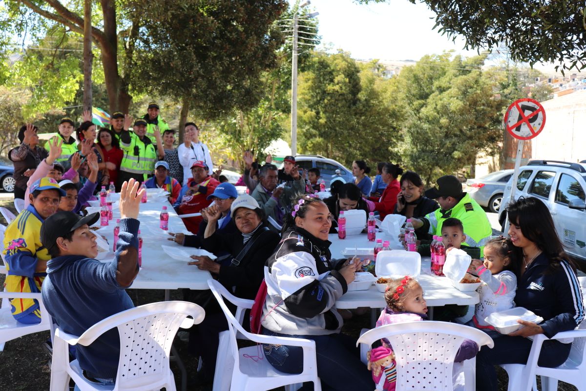 Un gesto de solidaridad con quien más lo necesita  almuerzo-comunitario-habitantes
