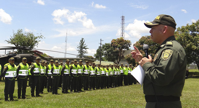 La Policía Nacional-lo invita a disfrutar-del-‘día del amor-y-la amistad’-seguro y en paz.