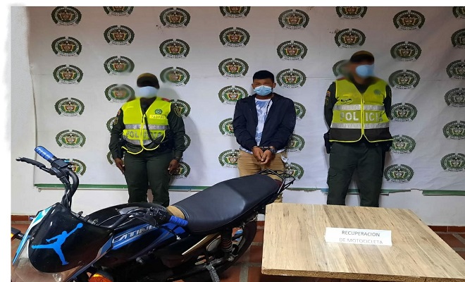¡Andaba en una moto robada y lo capturamos! ¡Andaba en una moto robada y lo capturamos!