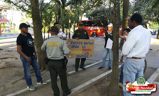La Policía Nacional-previene-a-la comunidad-portogaitanense-contra-el uso-de-la pólvora
