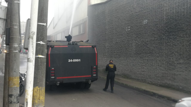 Evitamos la propagación de un incendio en Manizales Gracias a la oportuna reacción de la tanqueta del ESMAD se evitó la pérdida de vidas y daños materiales