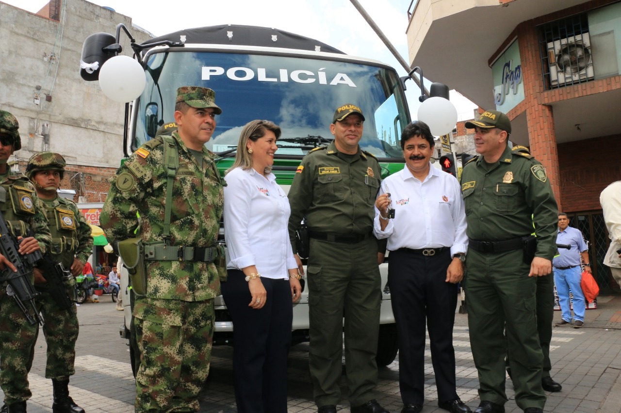 La Policía en Huila, tercera con mayor respaldo entre las gobernaciones del país entrega vehiculos