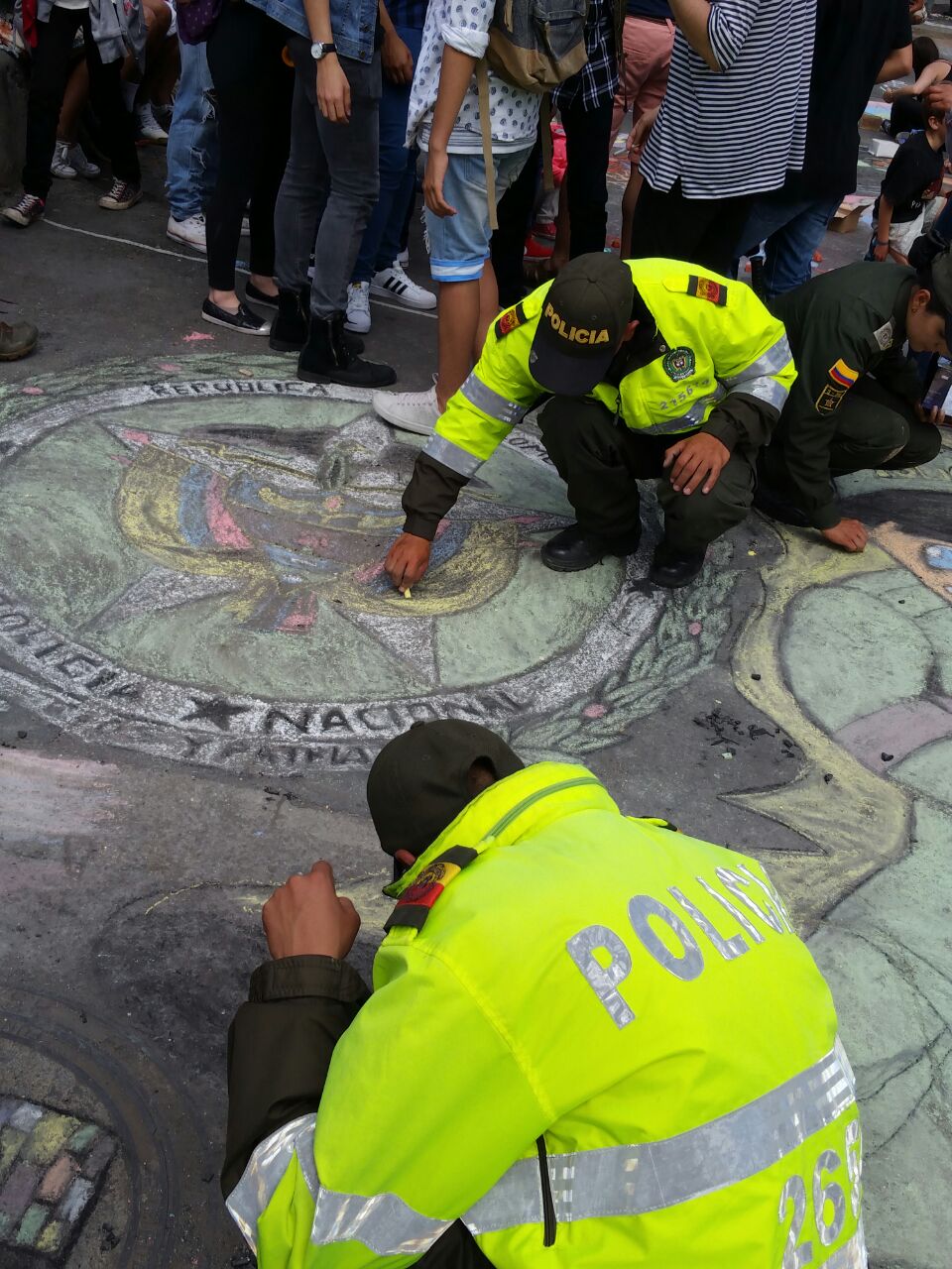 Auxiliares Bachilleres presentes en la versión No.20 del evento Arcoiris en el Asfalto