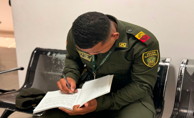 realizando actividades académicas en un espacio de aprendizaje