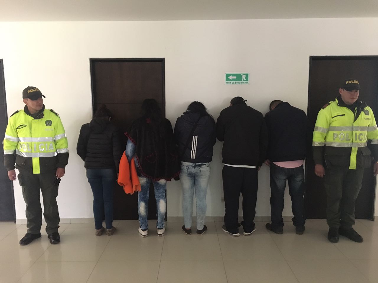 BANDA-DEDICADA-AL-COMERCIO-DE-CELULARES BANDA-TRANSPORTA-CELULARES