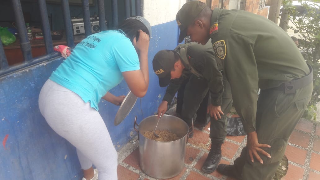 Realizamos “olla comunitaria” en el barrio nueva Colombia Valle-del-cauca-en-buenaventura-realizamos-olla-comunitaria1