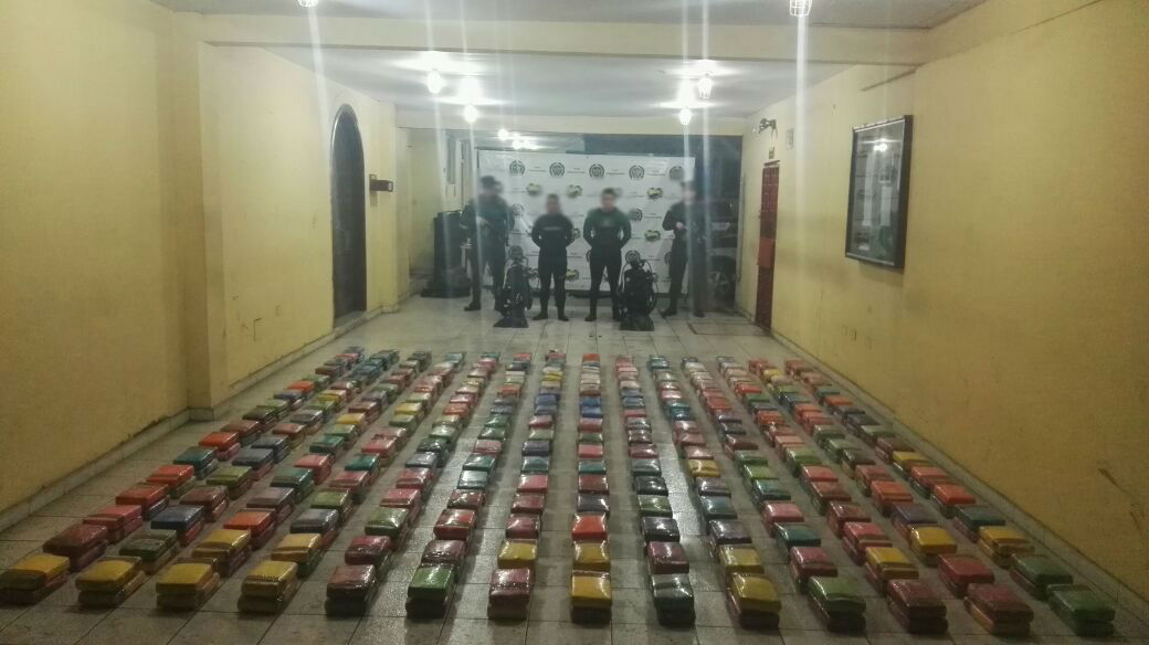 Buzos de la Policía Nacional hallaron 481 kilos de cocaína durante inspección subacuática en el puerto de Buenaventura Buzos-de-la-Policía-Nacional-hallan-481-kilos-de-cocaína-durante-inspección-subacuática-en-el-puerto-de-Buenaventura