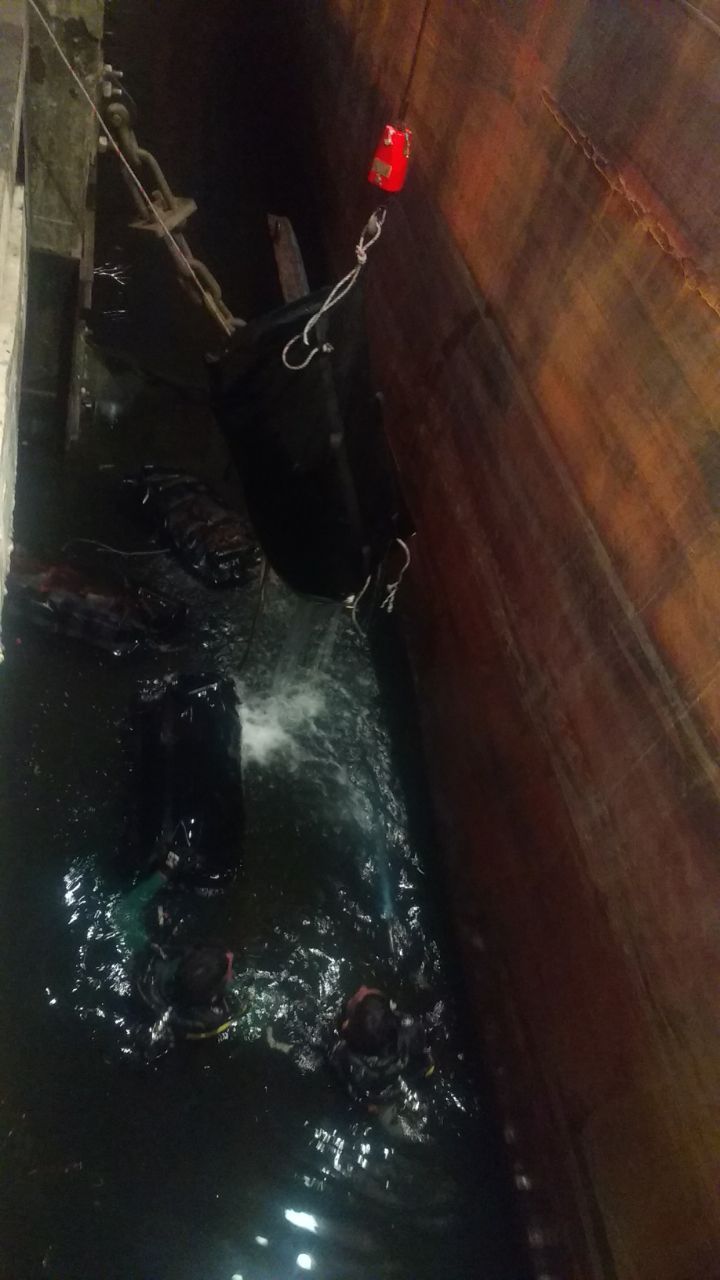 Buzos de la Policía Nacional hallaron 481 kilos de cocaína durante inspección subacuática en el puerto de Buenaventura Buzos-de-la-Policía-Nacional-hallan-481-kilos-de-cocaína-durante-inspección-subacuática-en-el-puerto-de-Buenaventura