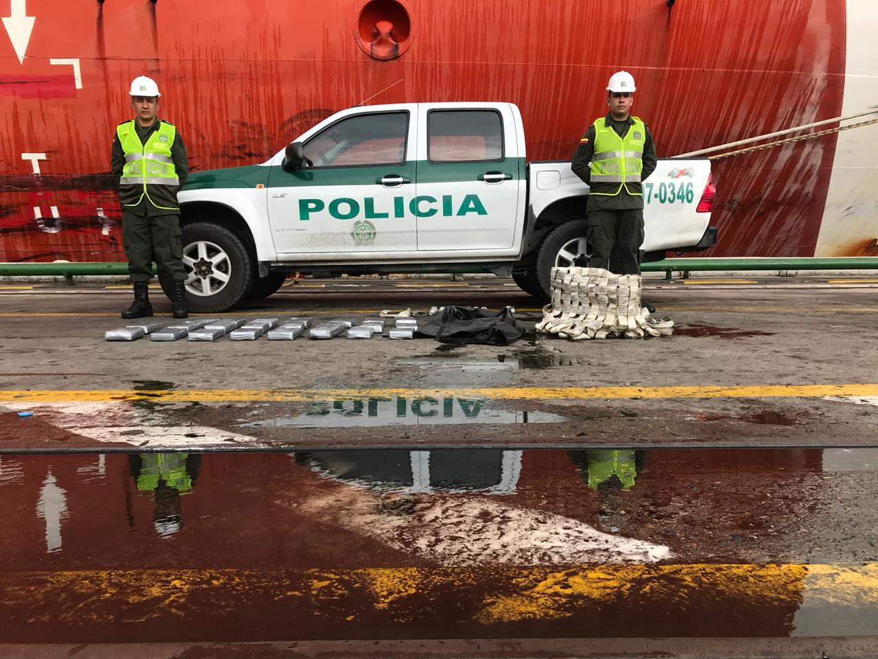 Buzos-de-la-Policía-Antinarcóticos-encontraron-cocaína  Buzos-de-la-Policía-Antinarcóticos-encontraron-cocaína