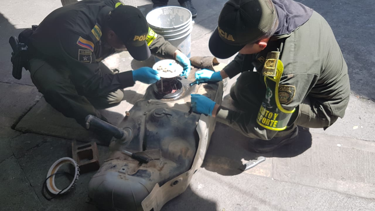 Policía nacional en el valle del cauca incauta estupefacientes camuflada en los tanques del combustible valle-del-cauca-policia-incauta-estupefacientes-en-tanques-del-combustible-de-vehiculos