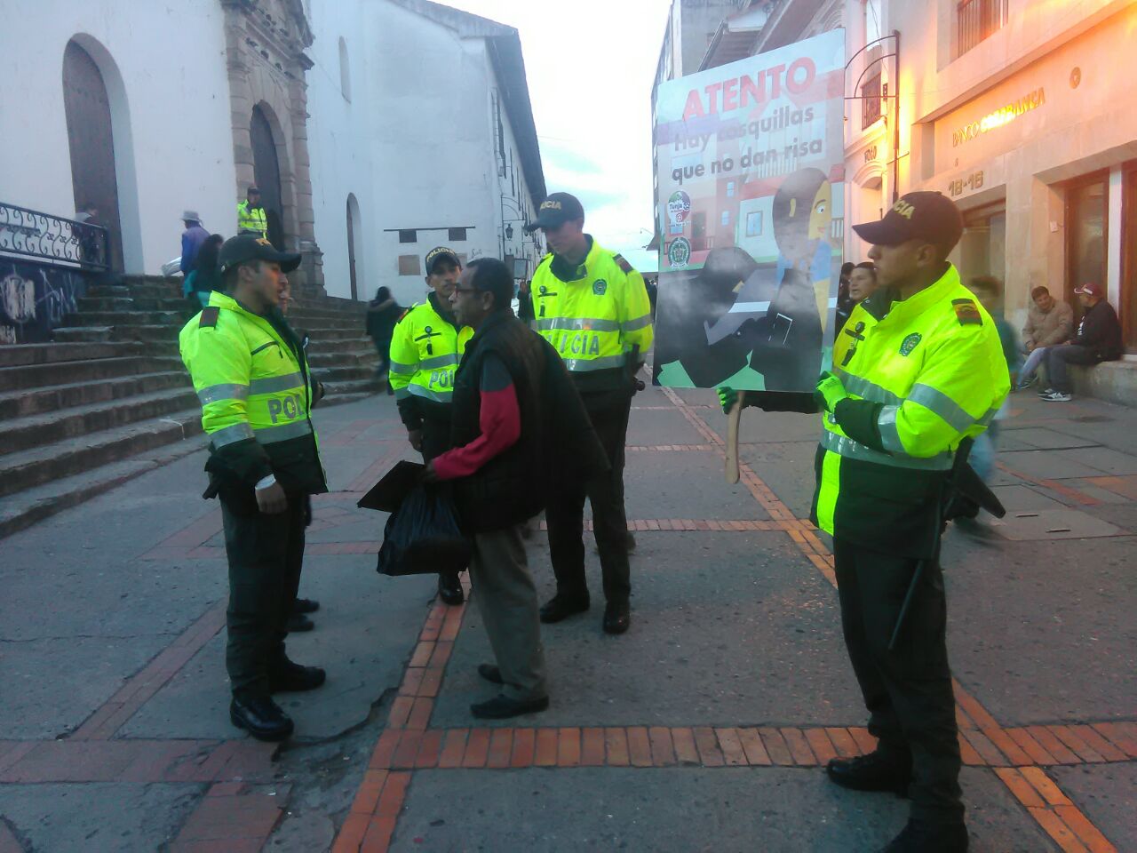 campaña- cosquillas-que-no-dan-risa-tunja  policia-tunja-realizacampana-hurto-a-personas