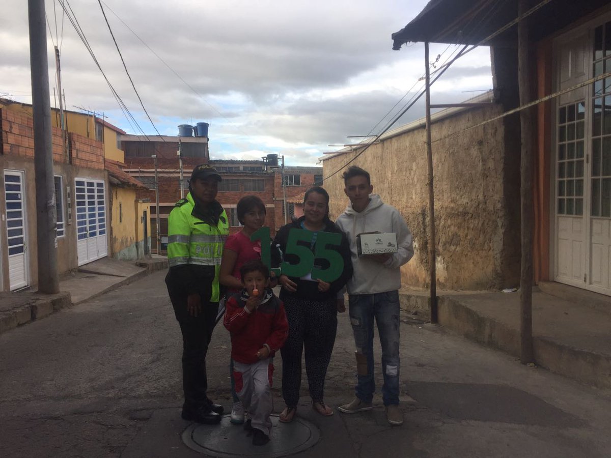 campana-linea-155-linea-de-la-mujer policia-realiza-campaña-contra-la-violecia-de-genero-en-tunja