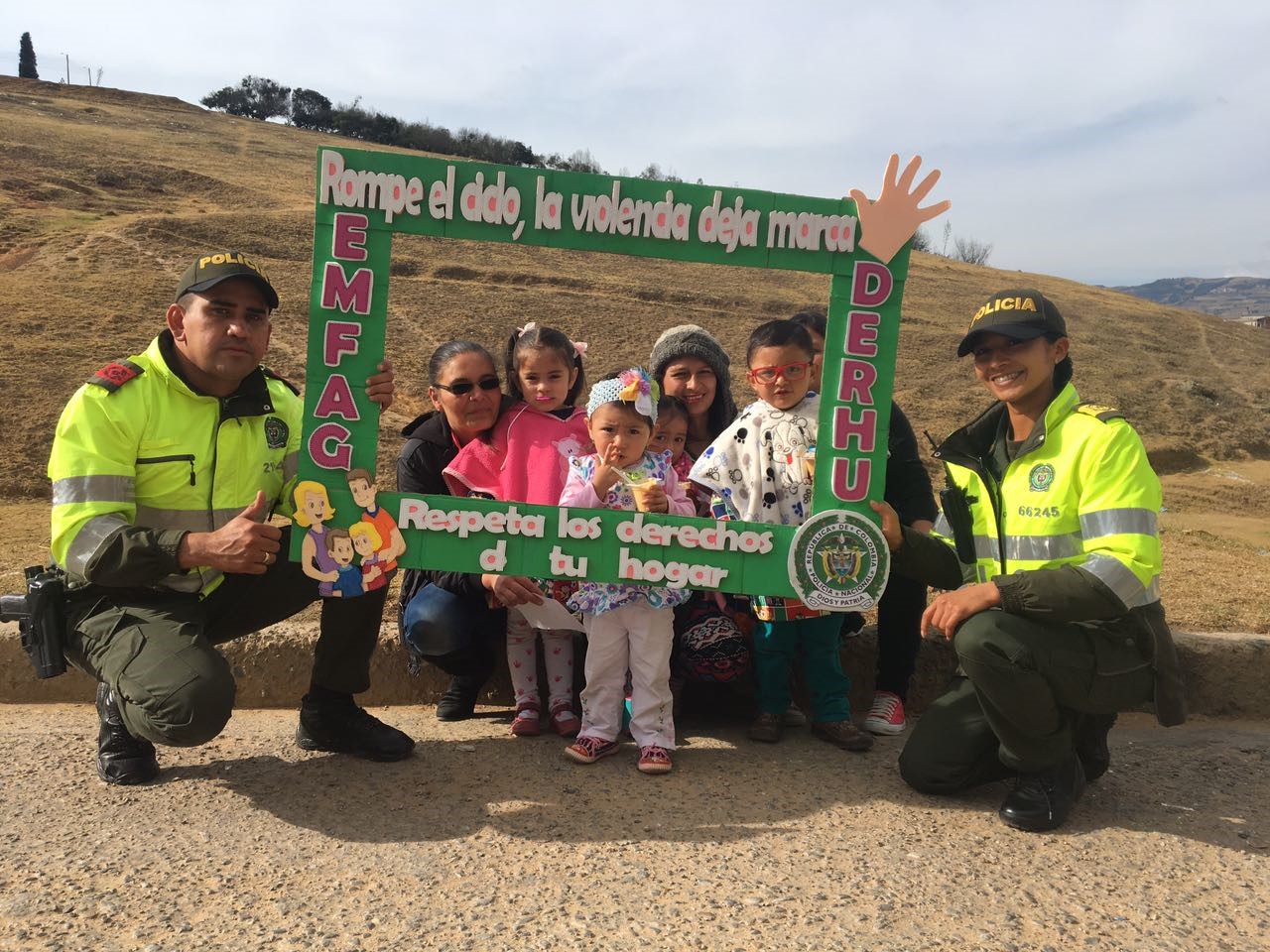policia-tunja-contra-la-violencia todos-contra-la-violencia