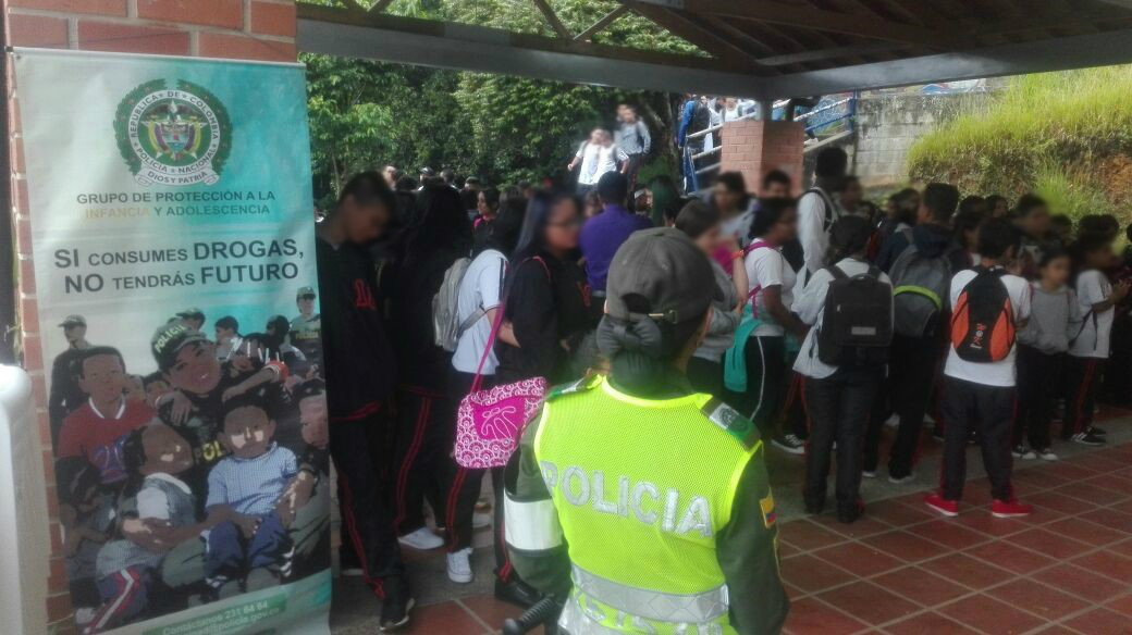 Policía acompaña ingreso a clases de estudiantes en Medellín