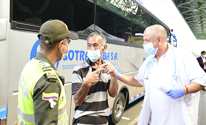 Con acompañamiento de un médico entregamos recomendaciones a los ciudadanos