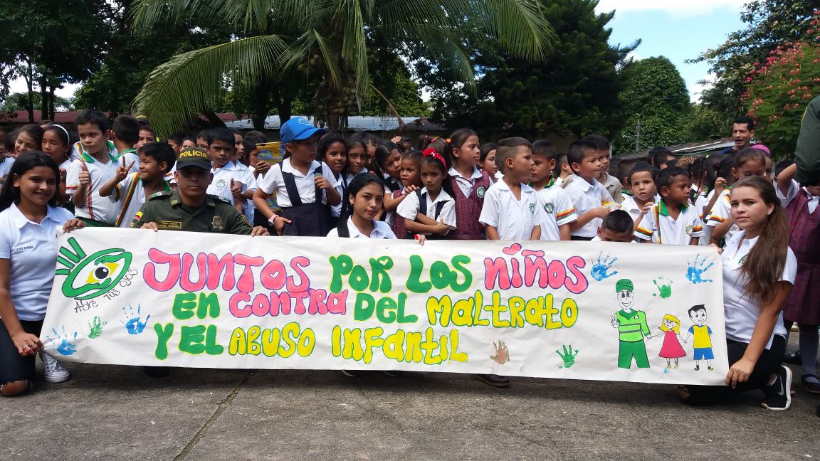 Lideramos campaña de protección a la integridad y los derechos de los infantes y adolescentes  campaña-silbaton-juntos-por-los-niños-florencia