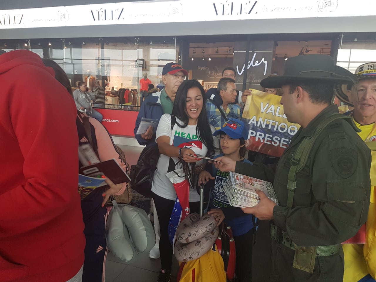 Gran-campaña-mundialista-se-desarrolla-en-el-Aeropuerto-el-Dorado  Gran-campaña-mundialista-se-desarrolla-en-el-Aeropuerto-el-Dorado