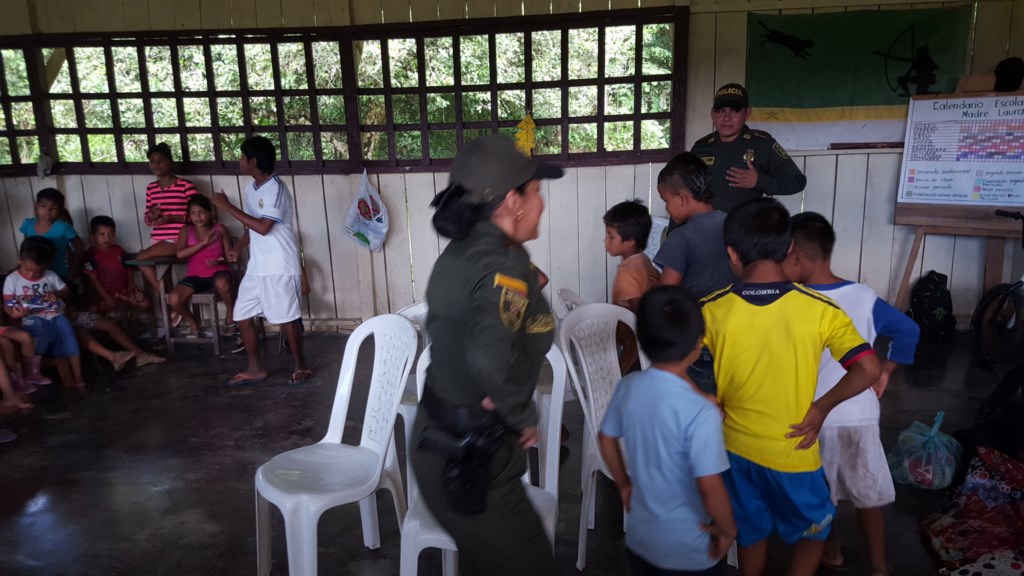 Fundación casa de la mujer y la familia articula su trabajo con la policía en beneficio de la niñez 