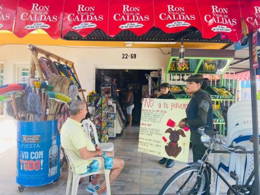 Por ningún motivo permita que los menores de edad y personas en estado de embriaguez manipulen pólvora  Por ningún motivo permita que los menores de edad y personas en estado de embriaguez manipulen pólvora