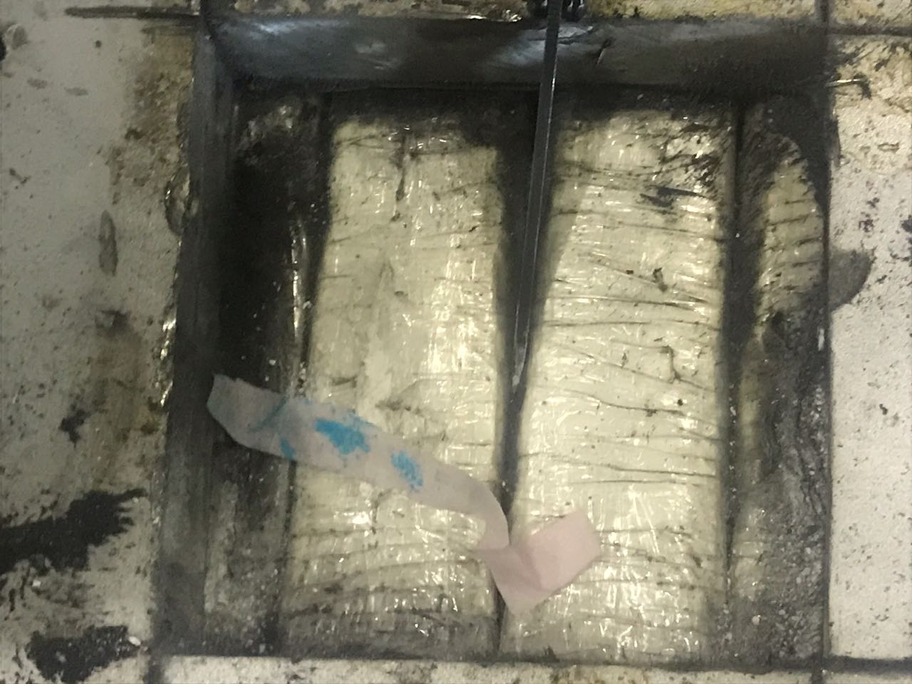 El canino "Sombra" descubre clorhidrato de cocaína oculta una moldeadora El canino "Sombra" descubre clorhidrato de cocaína oculta una moldeadora