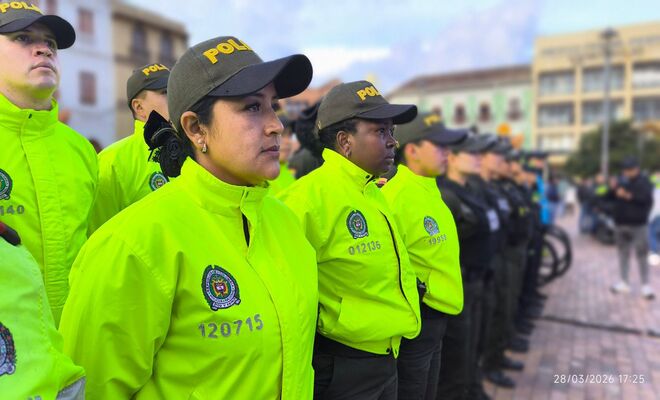 Uniformados de la Seccional de Investigaci&oacute;n Criminal de la Polic&iacute;a Nacional formando 