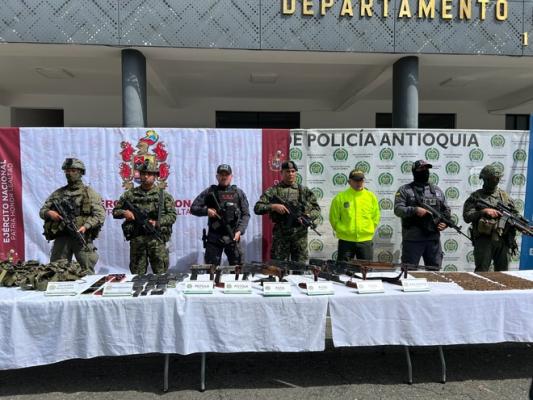 En una operación conjunta entre la Policía Nacional, el Ejército y el CTI de la Fiscalía, fueron neutralizados varios integrantes del componente armado del Clan del Golfo, debilitando su capacidad criminal en zonas rurales de Abriaquí.