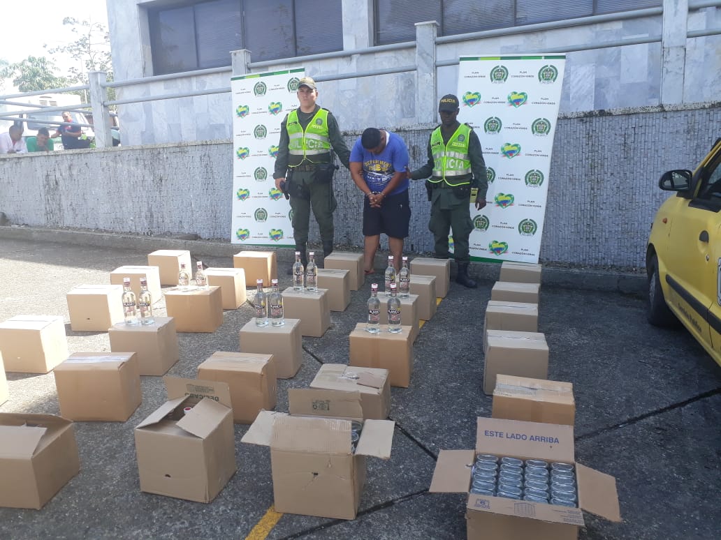 La patrulla del cuadrante capturó a un hombre por transportar 30 cajas de licor fraudulento captura-de-un-hombre-e-incautacion-de-alucionogenos-en-buenaventura