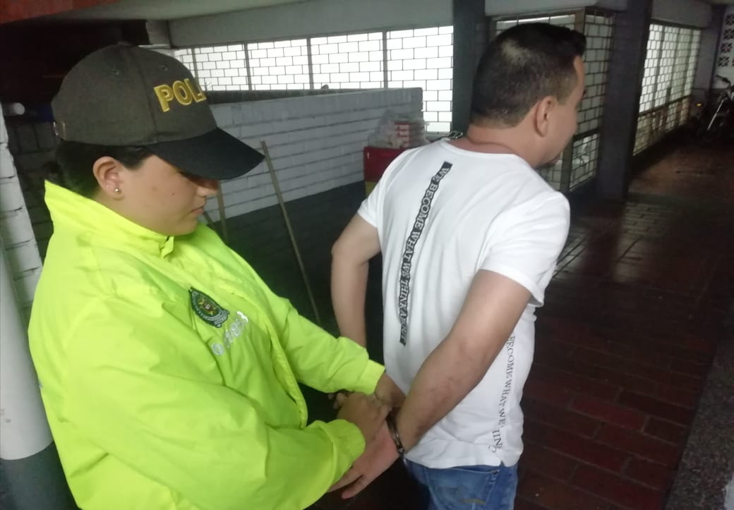 Captura traficante armas y narcóticos 