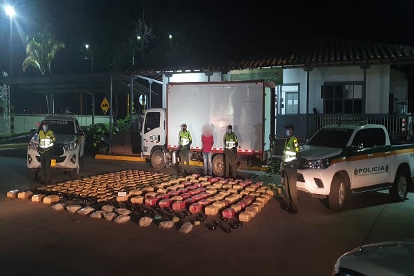 Encaletada droga en cargamento de fruta  Capturado por 350 kilos de marihuana