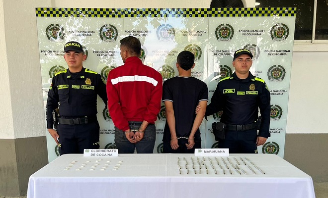 Dos polic&iacute;as con  dos personas Capturadas por tr&aacute;fico de estupefacientes 